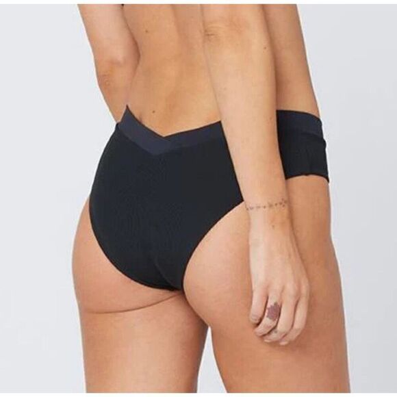 New. L*SPACE ribbed bikini set. S-top/M-bottom. Retails $187 - Picture 3 of 16